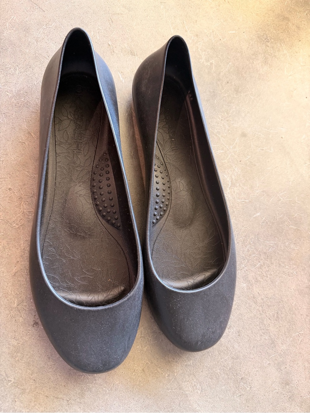 Okabashi Black Women's Slip-On Ballet Flats